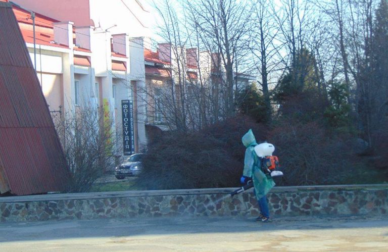 У Долині дезінфікують все (ФОТО) 4 Dolyna 1 1