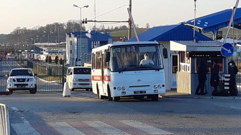 Зі Львова привезуть два автобуси з прикарпатцями, які повернулися з Польщі 9 kordon 1