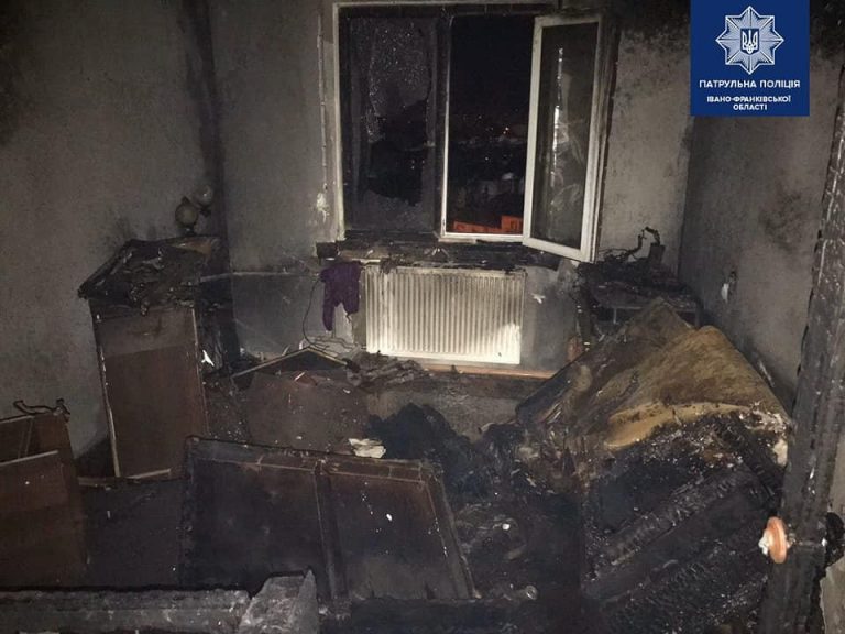 Патрульні врятували франківця з охопленої вогнем квартири (ФОТО) 6 pozhezha 2 1