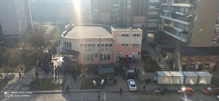 Під «Візовим центром» у Франківську величезні черги 12 vizovyj 1