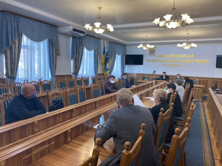 На боротьбу з коронавірусом залучили медичних професорів Прикарпаття 7 91725785 1495467623936186 8634245202657148928 n 1