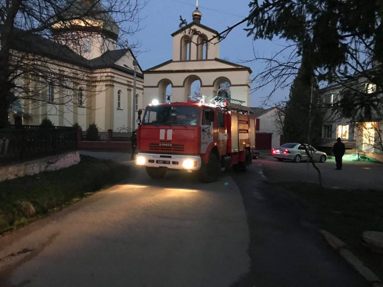 Минулої ночі дезінфікували Тисменицю 1 91788933 591727878081706 9154377020786868224 n