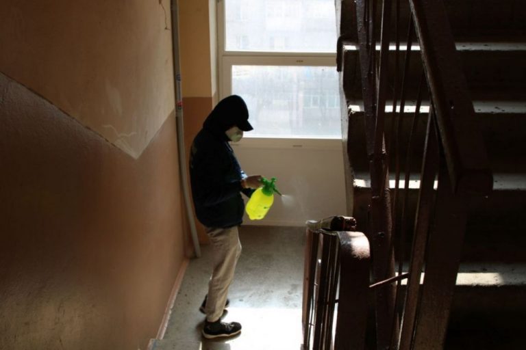 Волонтери провели дезінфекцію під’їздів у Івано-Франківську 5 NK 2