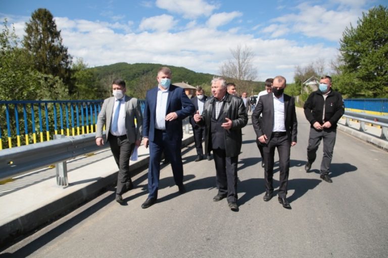 Очільник Прикарпаття інспектував косівські дороги(ФОТО) 2 100686493 3355395764482183 2327699152890232832 n