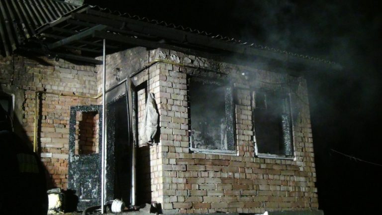 На Тисмениччині під час пожежі врятували немолодого чоловіка 8 100989273 2965461926906956 128800713382821888 o