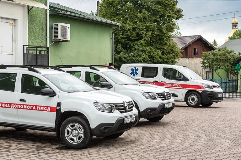 Тисменицька лікарня отримала три нових автомобілі 11 101059468 2616073395323826 7282855522749906944 n