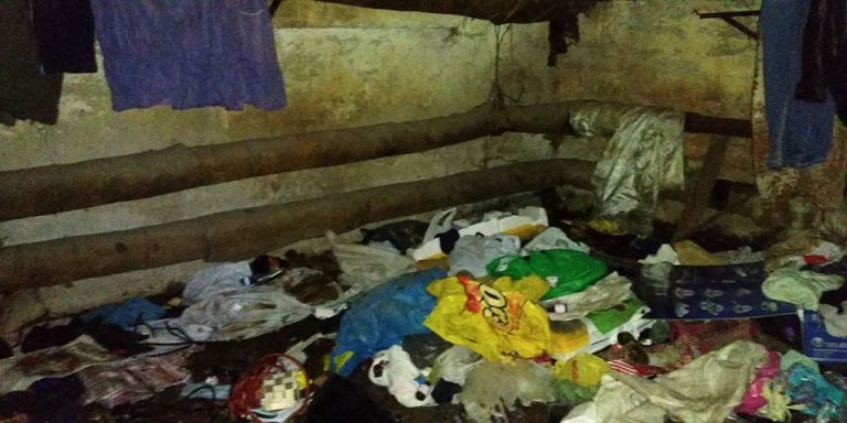 Два причепи сміття вивезли комунальники з підвалу, в якому оселились безхатьки (Фото) 6 98851684 3854533891284834 5917450398188175360 o