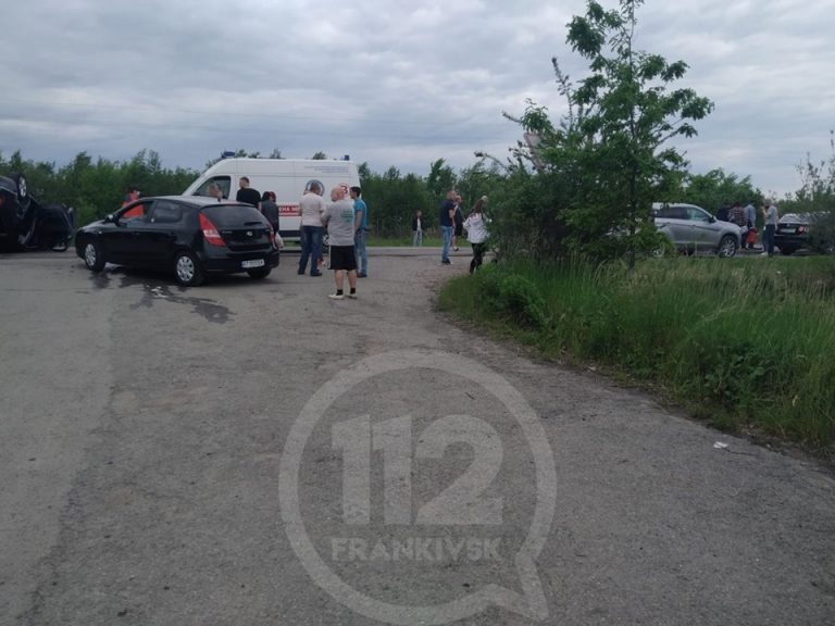 У Франківську біля міського кладовища серйозне ДТП (ВІДЕО) 8 102399445 2691064747878879 4325990298646959886 n