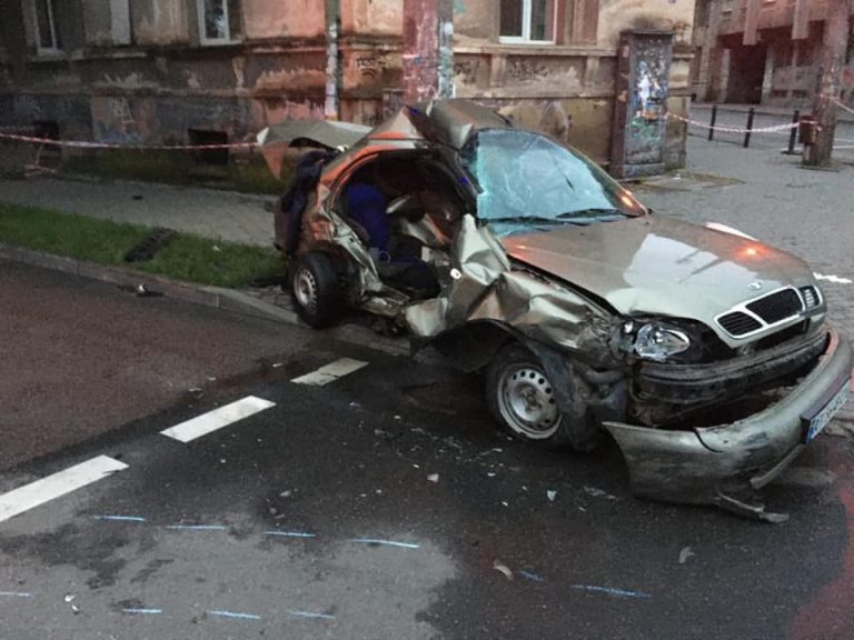 Зіткнення автівок на перехресті вулиць Грюнвальдська – Василіянок (Відео) 11 104868762 4354032001304073 809156575158020771 n