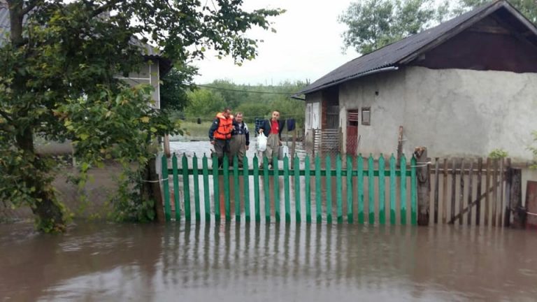 На Прикарпатті та Буковині введено надзвичайні заходи безпеки 6 104967533 3029211097198705 5155434747213900465 n