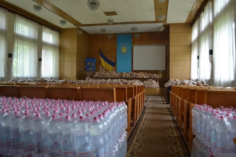 Галичан не залишили у біді: людям доставляють воду та харчі (ФОТО) 6 105595662 1885966841538533 8083802392622879481 n