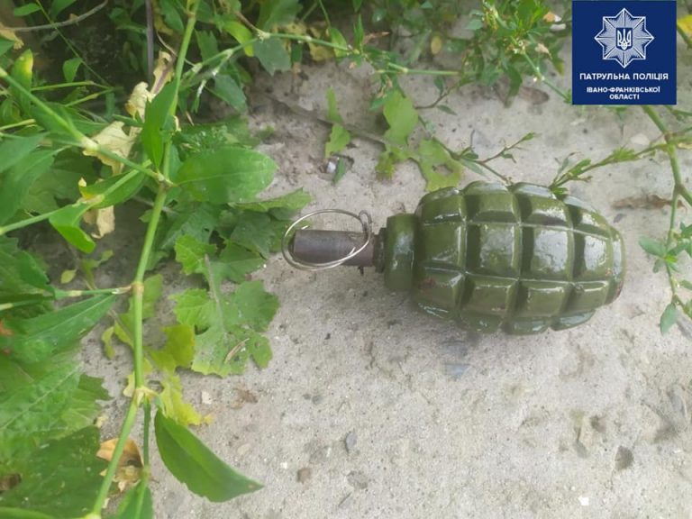 У Івано-Франківську чоловік розгулював з гранатою та пістолетом 5 106208219 3122800364470742 7654378505372783249 n