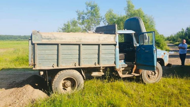 На Надвірнянщині знову незаконно видобували пісок та гравій (фото) 10 106506577 4391187534255186 2394610880550367615 n