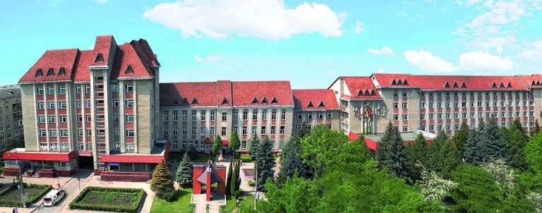 Делегація обласної дитячої лікарні знову збирається під офісом влади Прикарпаття 7 21105447 126300028013311 6470259072037442660 n