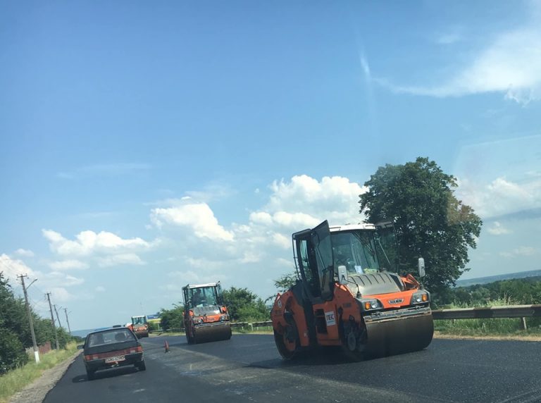 Дорожні роботи активно ведуться й в Долинському районі (ВІДЕО) 3 3 1 1