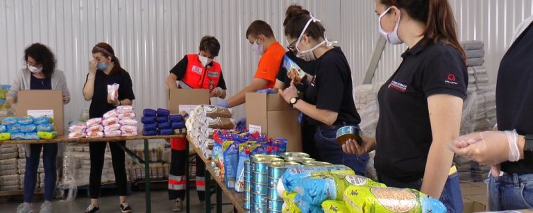 650 коробок з продуктами приготувала для прикарпатців Мальтійської служби допомоги 1 85b99307c9923e4b