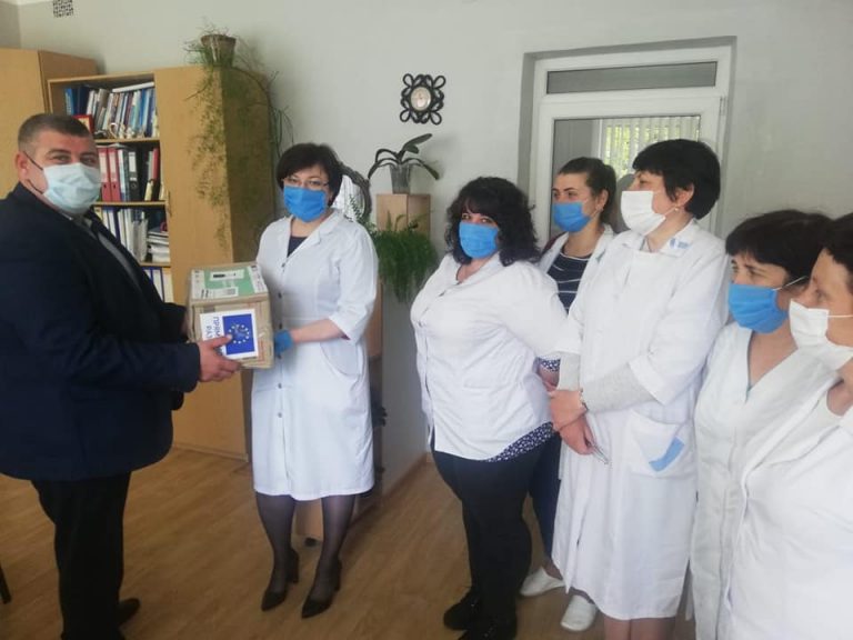 На Івано-Франківщині громади отримують "скриньки здоров'я" (ФОТО) 10 Tlumach skrynky zdorovya
