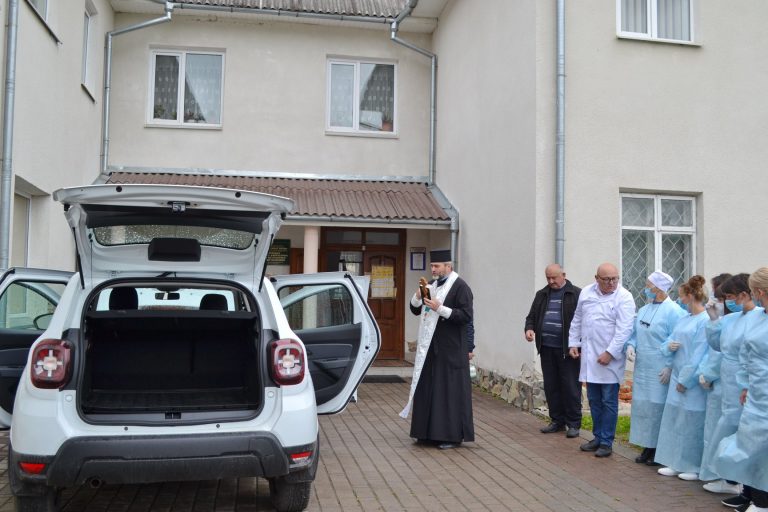 Медики Чорнолізької лікарської амбулаторії поїдуть до хворих на новому Renault Duster 4 mashyna