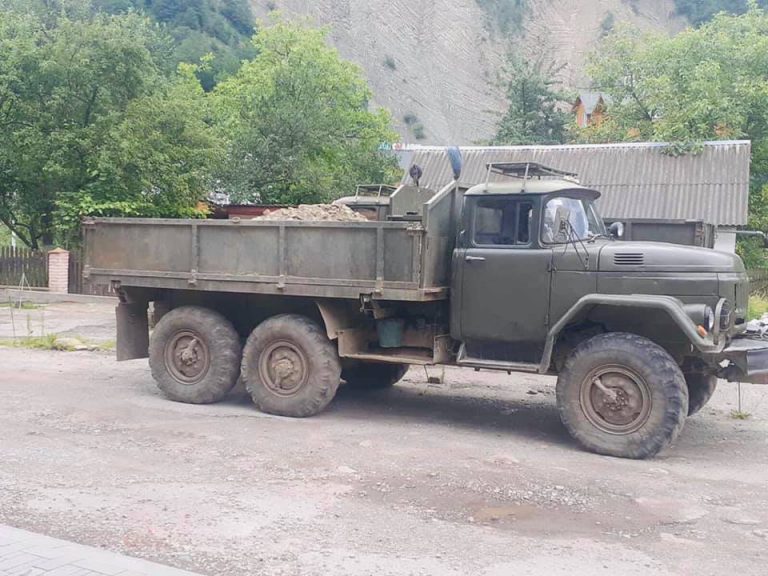 На Прикарпатті знову крали корисні копалини (ФОТО) 4 108778332 4455915221115750 4509054342761682753 n 1