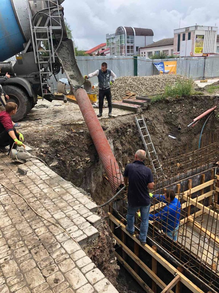 У Городенці повним ходом йде робота з будівництва фонтану (ФОТО, ВІДЕО) 5 20200721112553 8730