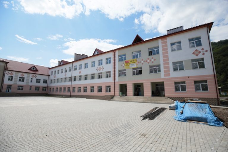 IMG 1022 school