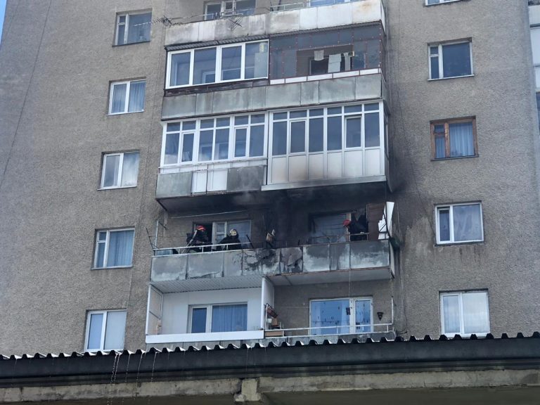 У Надвірній горів балкон 11 WhatsApp Image 2020 07 15 at 14.50.21