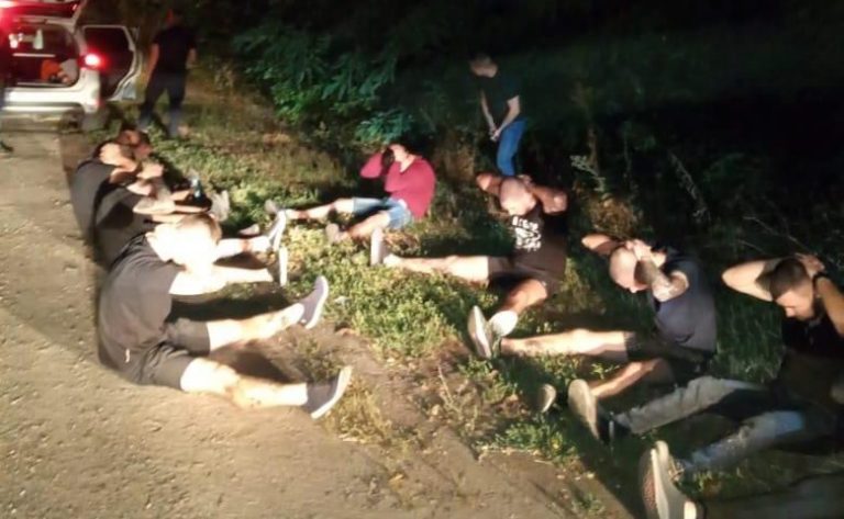 На Харківщині невідомі розстріляли автобус: підозрюваних затримали (ФОТО) 6 1 87 780x480 1