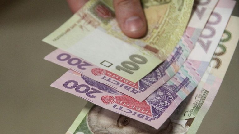 Уряд зменшив допомогу одиноким матерям та малозабезпеченим сім’ям (ВІДЕО) 3 112548 1 large