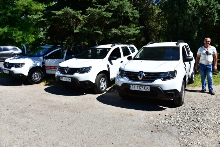 Рогатинські амбулаторії отримали 13 нових автомобілів (ФОТО) 9 116337149 288593809065436 7615067490923494648 o