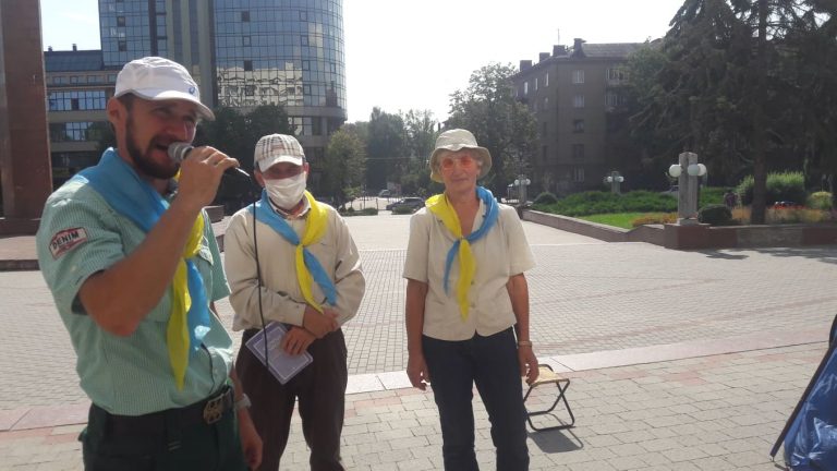 Чи вийде мер Івано-Франківська Марцінків з затишного кабінету до людей, які зранку горять на сонці під його вікнами? 9 протестувальники до мера