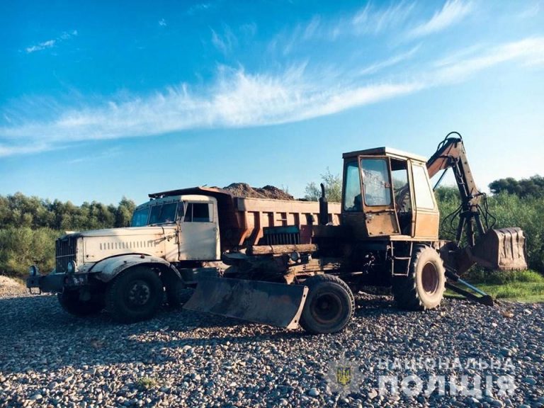 Крав гравій: в руки галицьким поліцейським попався з технікою прикарпатець 1 117698742 1647671018728604 3798054021358787786 n