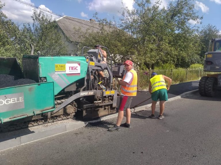 В Долинському та Надвірнянському районах ремонтують дороги (ФОТО) 7 117820762 2393796057596256 7096771595836364366 n