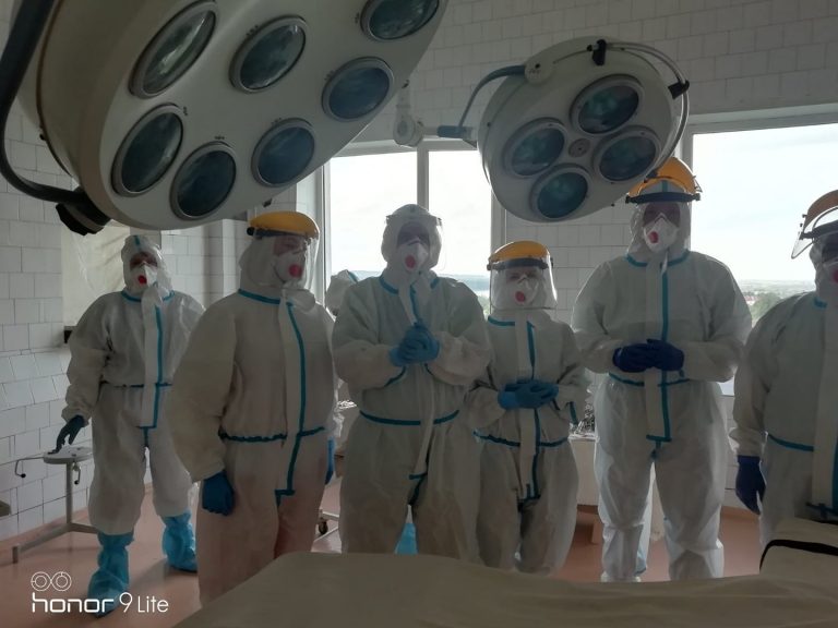 5 годин не виходили з операційної: Рожнятівські медики оперували пацієнта з коронавірусом 4 118199385 300878434580238 8386370966815045885 o