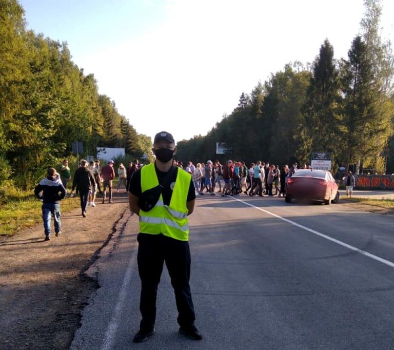 В Богородчанському районі люди розблокували дорогу 10 На Богородчанщині люди перекрили дорогу