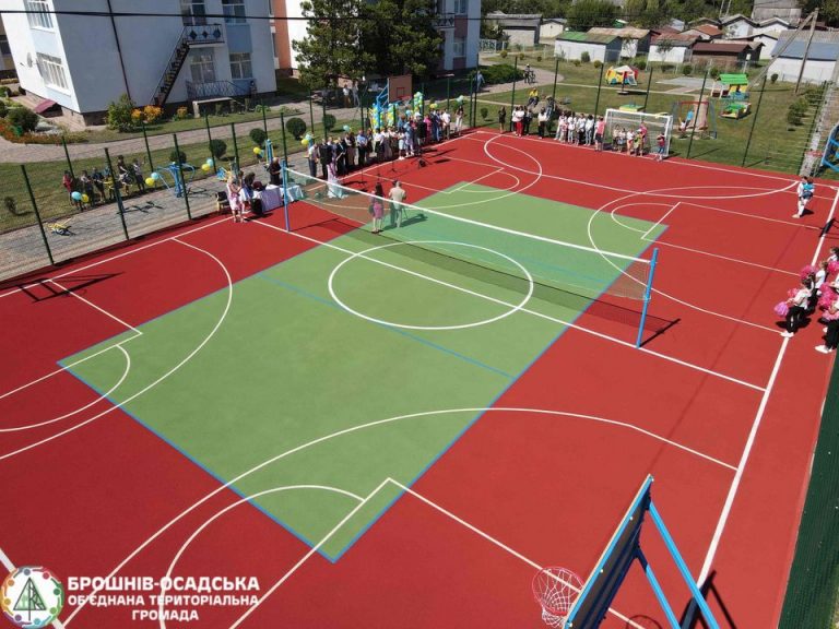 На Рожнятівщині відкрили сучасний спортивний майданчик (ФОТО) 2 118637052 1227504360918633 3218657192978249265 o