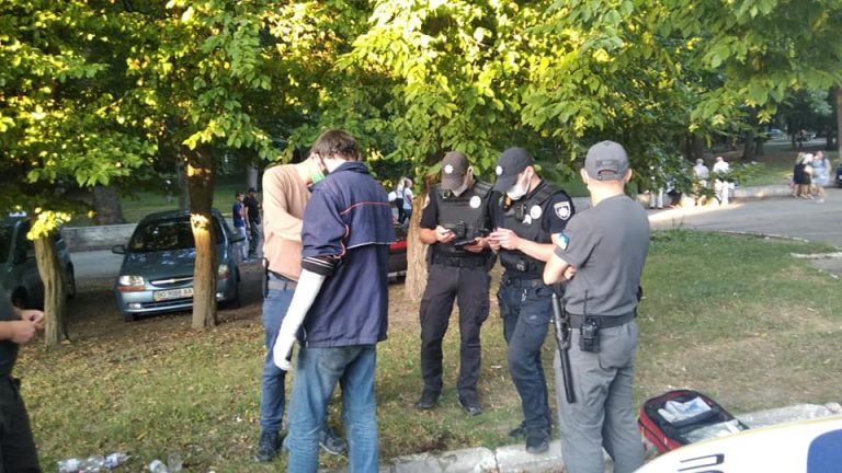 Кривава п'ятниця: п'яний чоловік розрізав собі руки (ФОТО 18+) 4 118696409 1854068271400091 962499310054308129 n