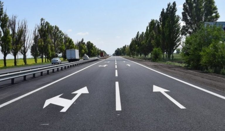 У Тисменицькому районі заасвальтували дорогу та запустили світлофор (ФОТО) 6 139793lj