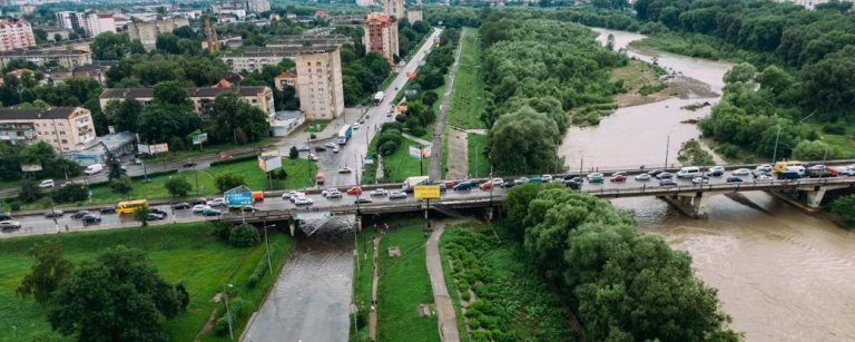 На "Пасічнянському" мості заборонять рух вантажівок 4 32933c566ebfc80f