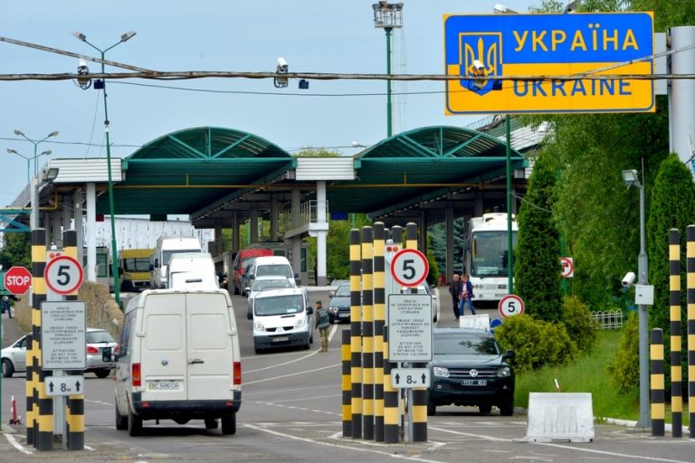 На пунктах пропуску створять електронну чергу 11 Przejscie graniczne Medyka Szeginie