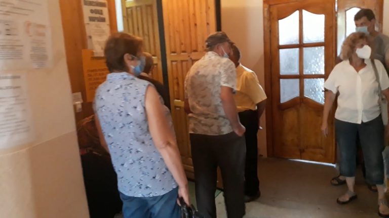 Безлад в Галицькому пенсійному відділенні (ВІДЕО) 6 photo5305520449200959456