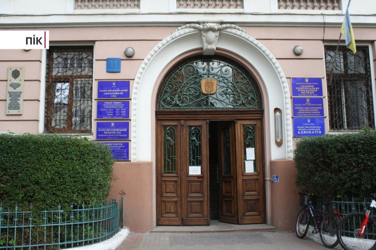 Франківські судді йдуть у відставку, судові справи розглядають онлайн 3 photo5359749320460579099