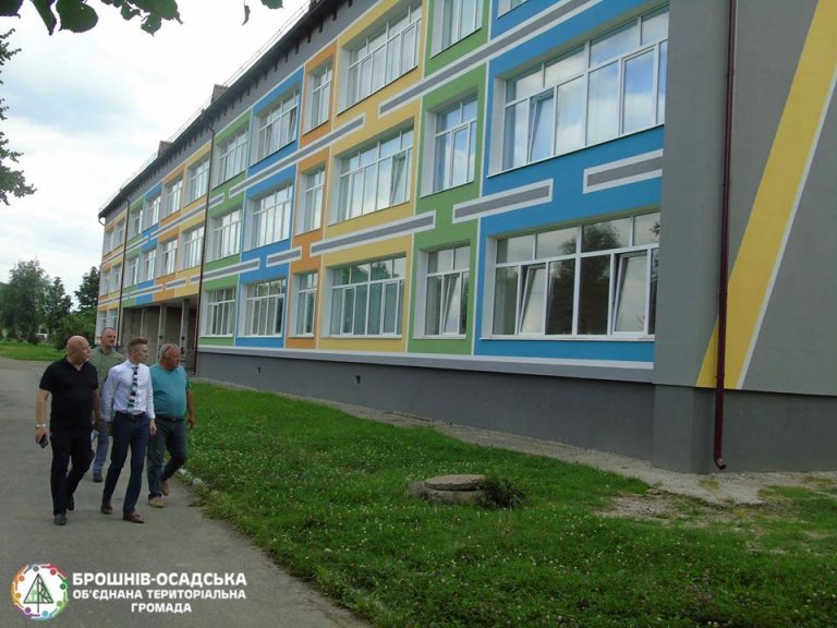 Голова Брошнів-Осадської ОТГ блискуче привітав дітей та батьків з 1 вересня (ВІДЕО) 11 114806380 1198564273812642 8384432290724281852 o