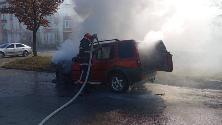 В Долині пожежа: горіла машина (ФОТО) 1 118691131 947592385751617 3207227764450415167 n