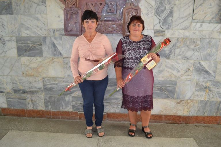 Дві жінки з Галицького району удостоєні звання "Мати-героїня" 4 Звання "Мати-героїня"