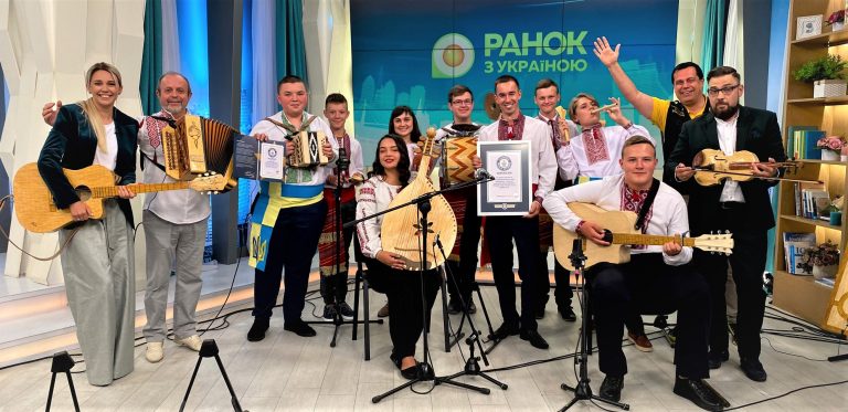 Жашківський ансамбль інструментів, зроблених із сірників, потрапив до Книги рекордів Гіннесса 10 119487302 3321870944573533 6993930232014788331 o