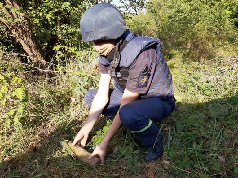 В Коломийському селі знайшли та знищили 50 снарядів часів ІІ Світової війни (ФОТО) 11 119790871 3276669192452893 8064221279653458404 o