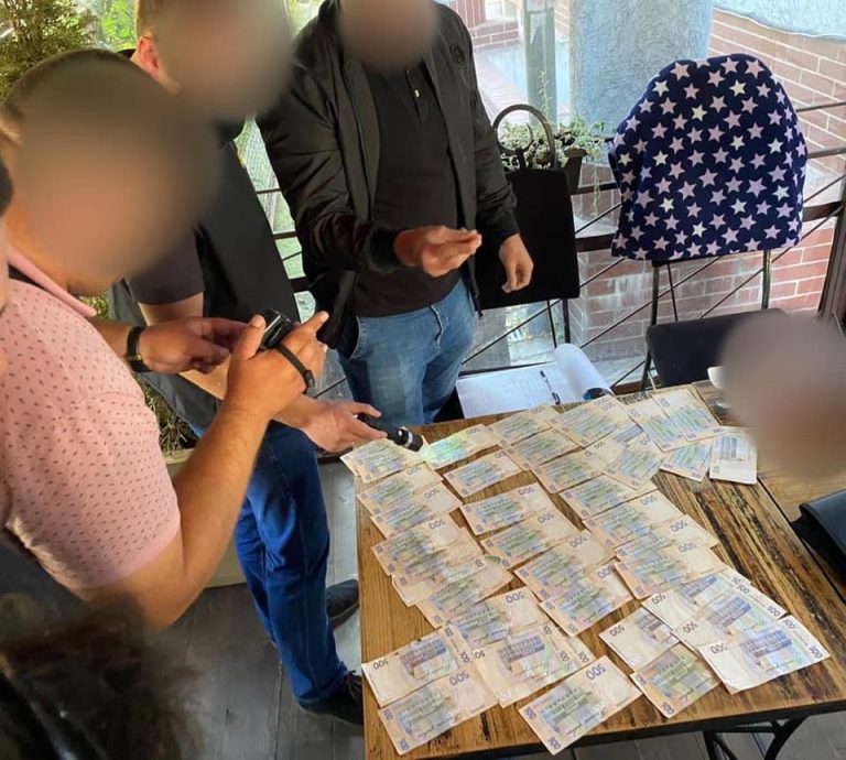 На Франківщині на хабарі затримали працівника Служби автомобільних доріг (ФОТО) 5 120199509 4828159207224681 2009820052672783231 n