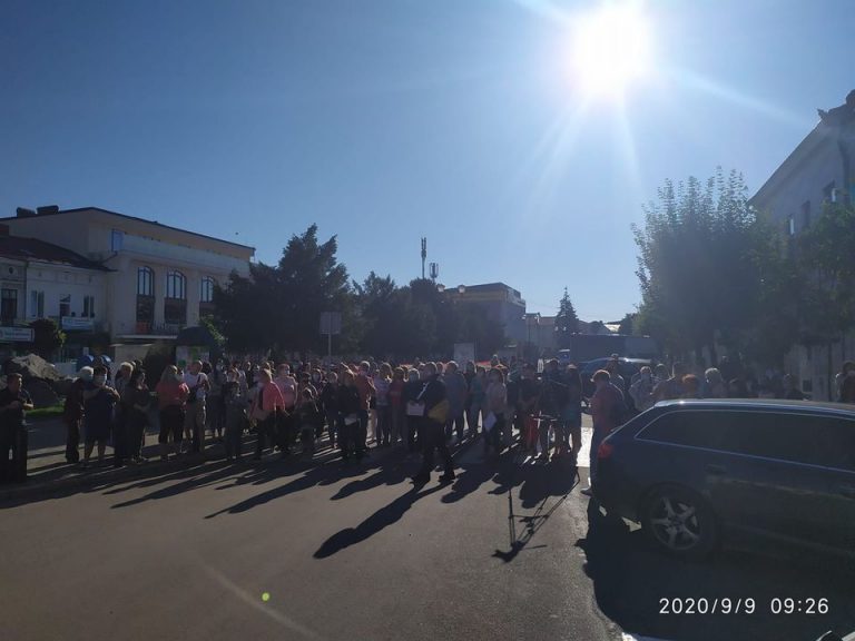 У Коломиї батьки вийшли на протест