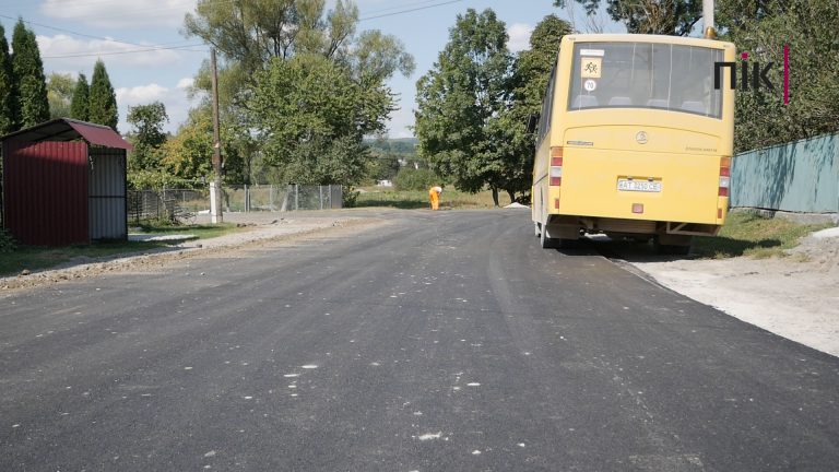Ремонт доріг на Прикарпатті