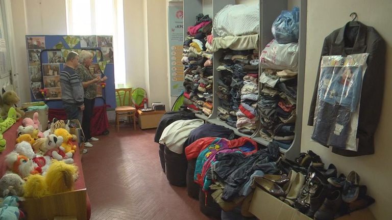 малозабезпечені можуть отримати одяг та взуття